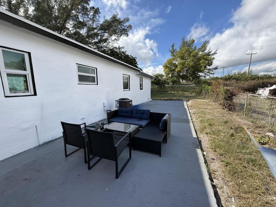 For Sale: $375,000 (3 beds, 2 baths, 1100 Square Feet)