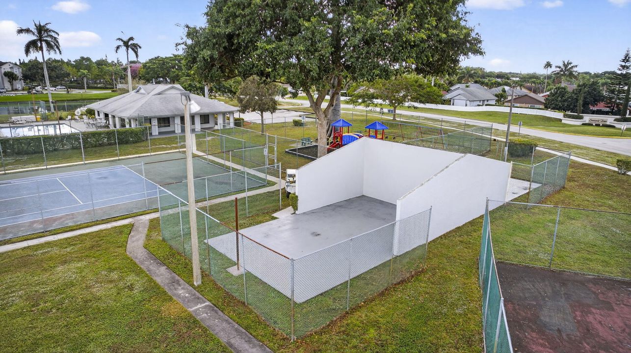 В аренду: $3,000 (4 спален, 2 ванн, 1638 Квадратных фут)