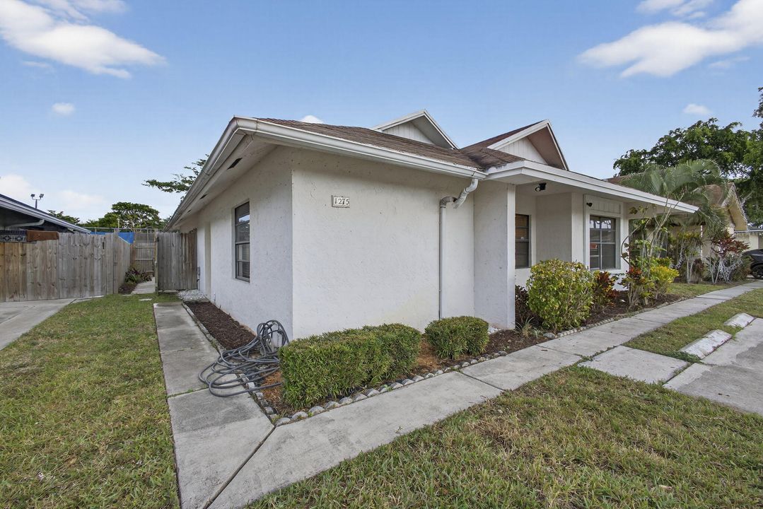 В аренду: $3,000 (4 спален, 2 ванн, 1638 Квадратных фут)