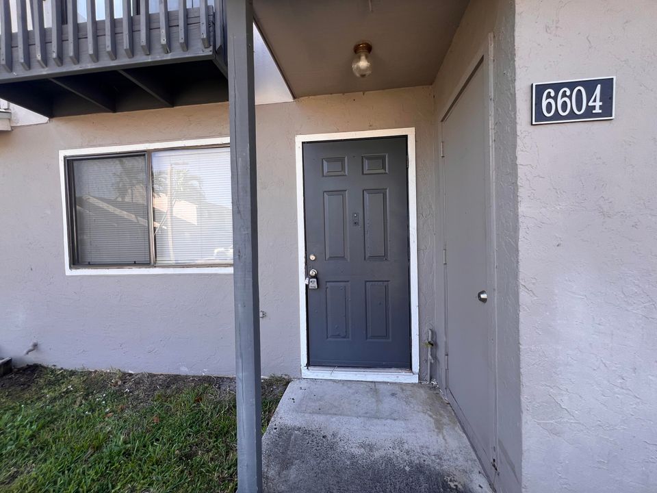 For Rent: $1,900 (2 beds, 2 baths, 1166 Square Feet)