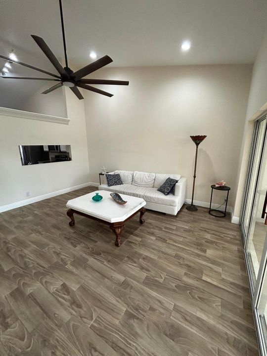 For Rent: $2,795 (2 beds, 2 baths, 1491 Square Feet)