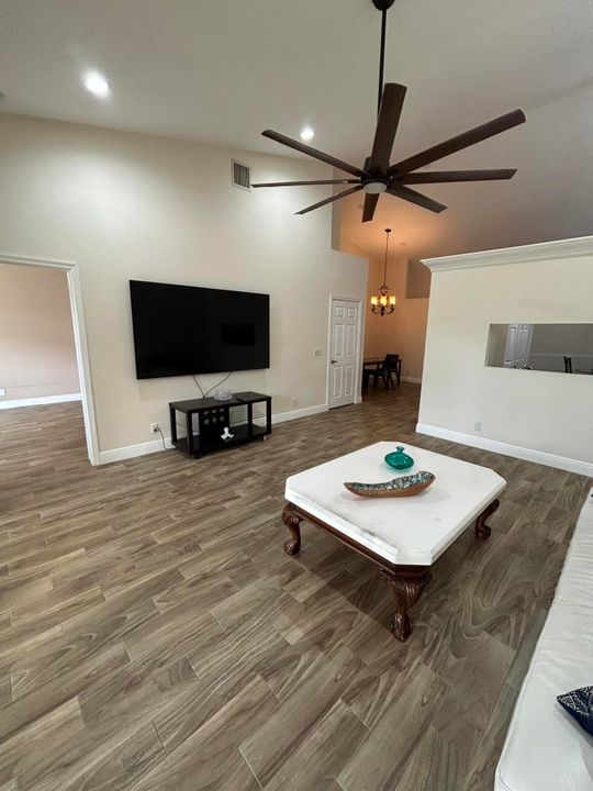 For Rent: $2,795 (2 beds, 2 baths, 1491 Square Feet)