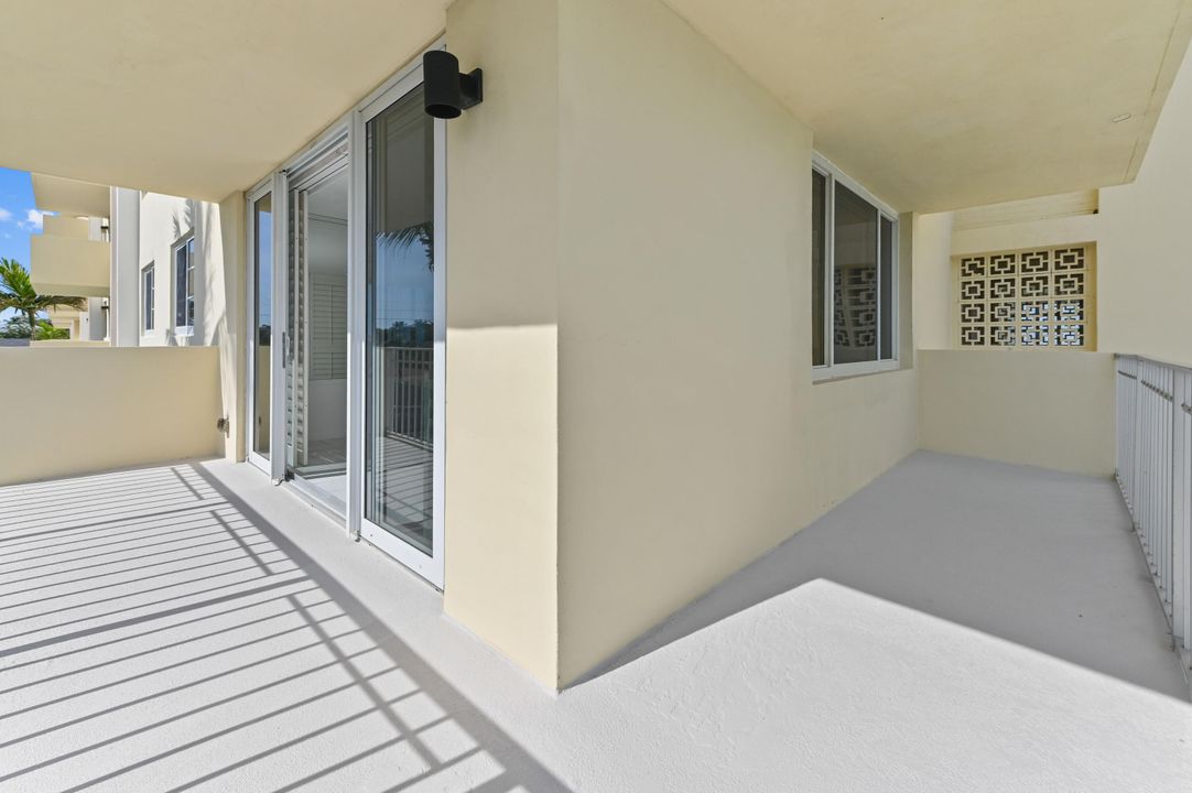 Active With Contract: $749,900 (2 beds, 2 baths, 1247 Square Feet)