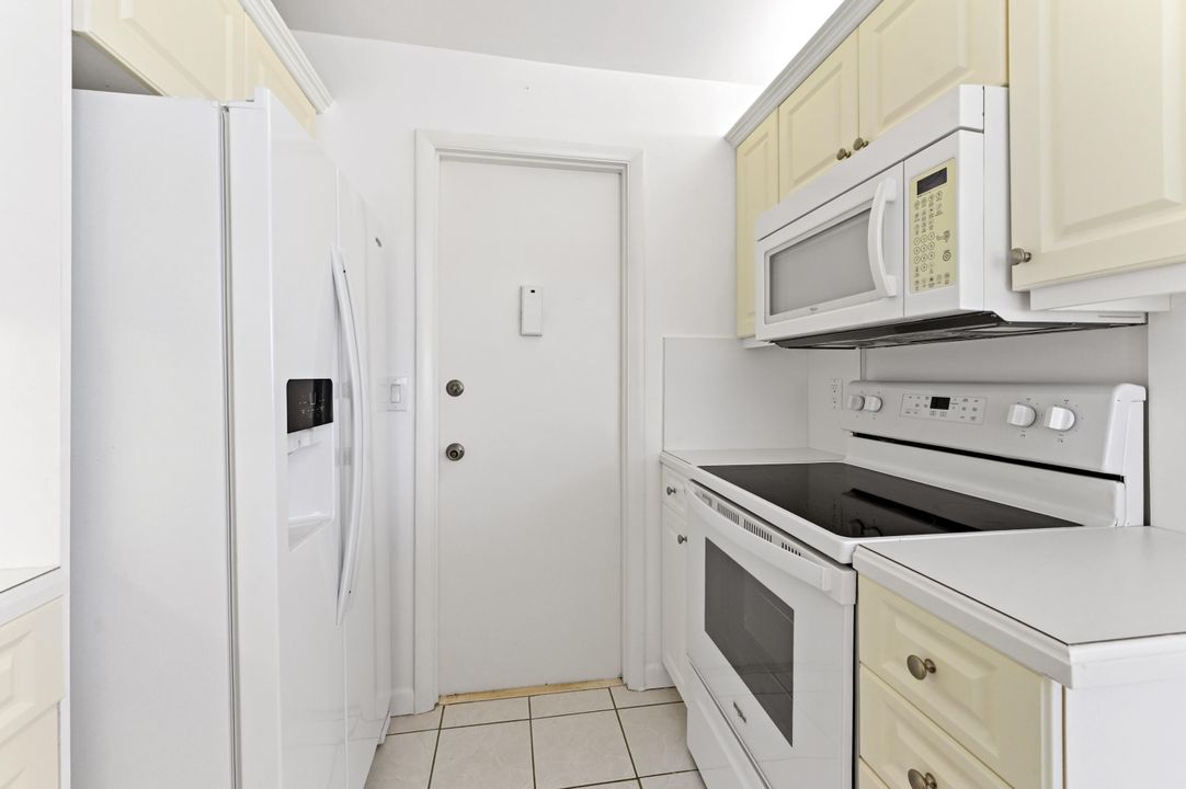 Active With Contract: $749,900 (2 beds, 2 baths, 1247 Square Feet)