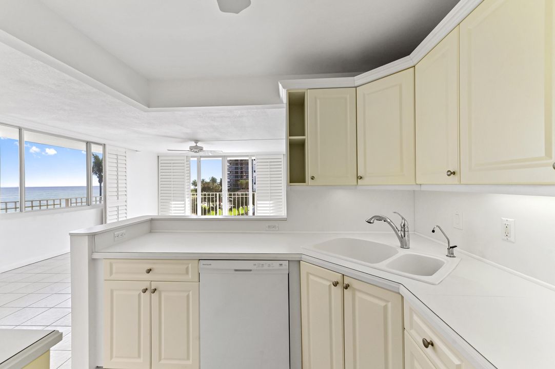 Active With Contract: $749,900 (2 beds, 2 baths, 1247 Square Feet)