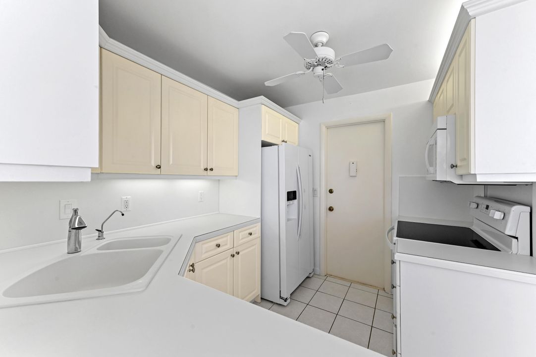 Active With Contract: $749,900 (2 beds, 2 baths, 1247 Square Feet)