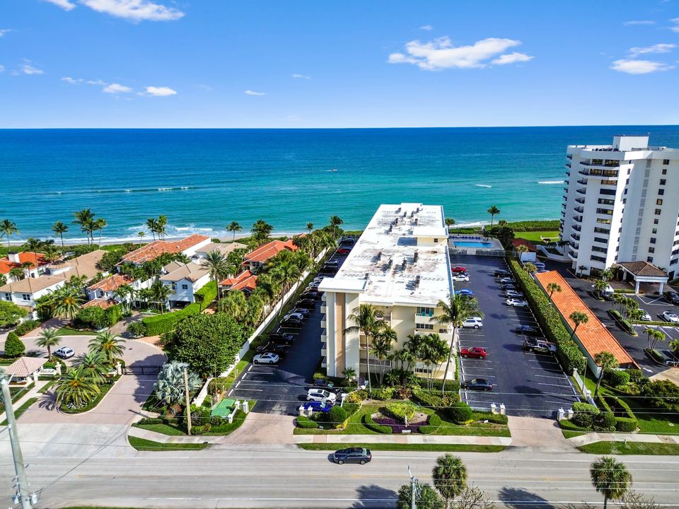 Active With Contract: $749,900 (2 beds, 2 baths, 1247 Square Feet)