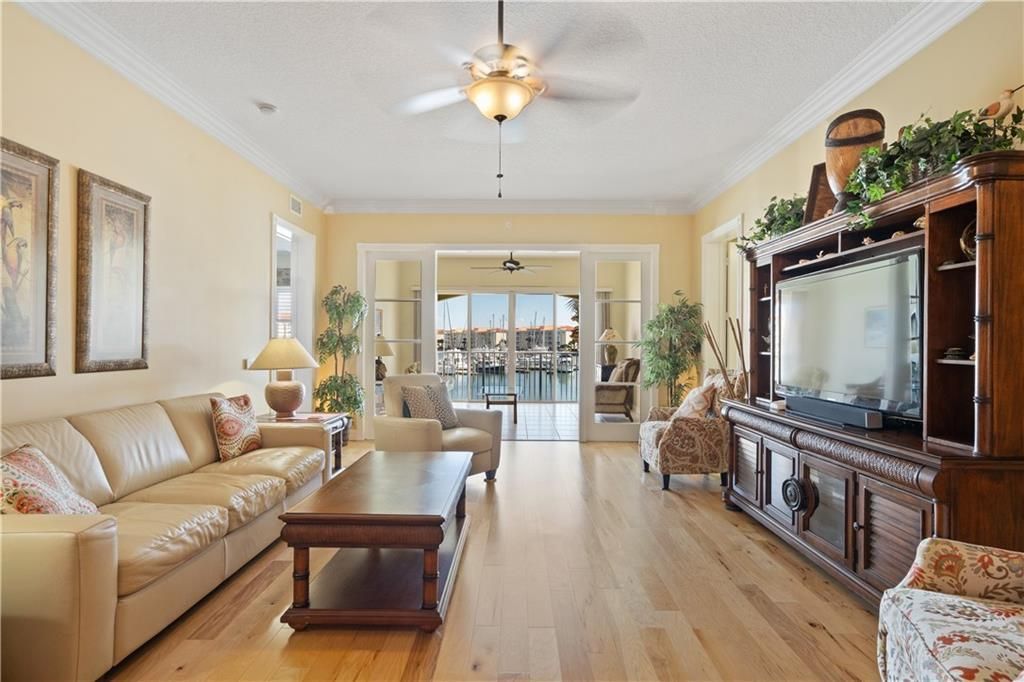 For Sale: $410,000 (2 beds, 2 baths, 1989 Square Feet)