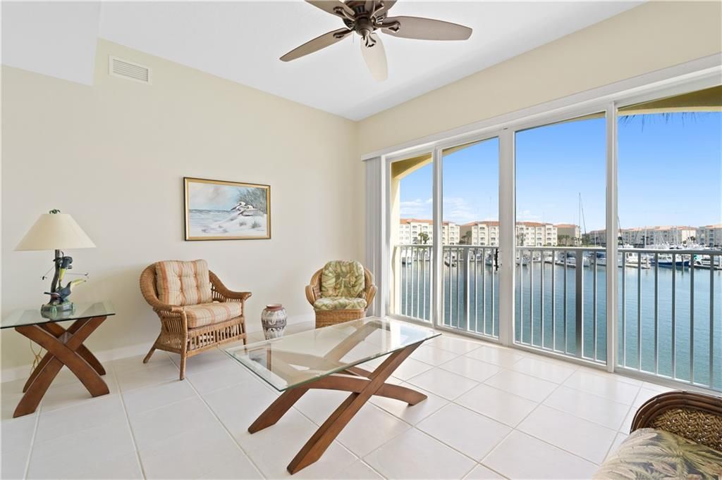 For Sale: $410,000 (2 beds, 2 baths, 1989 Square Feet)