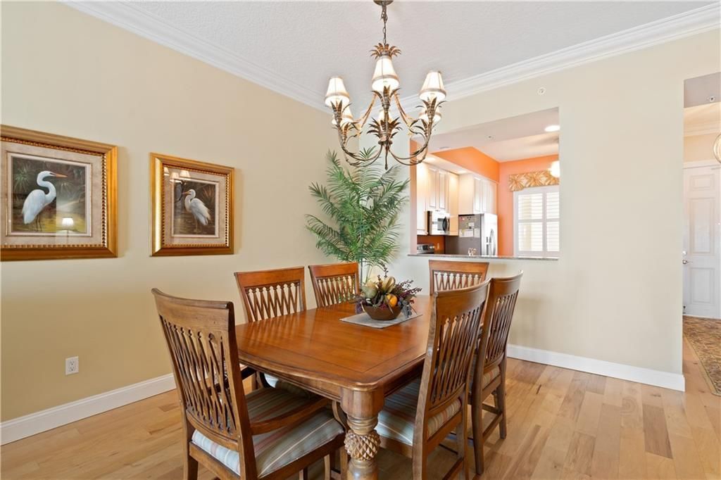 For Sale: $410,000 (2 beds, 2 baths, 1989 Square Feet)