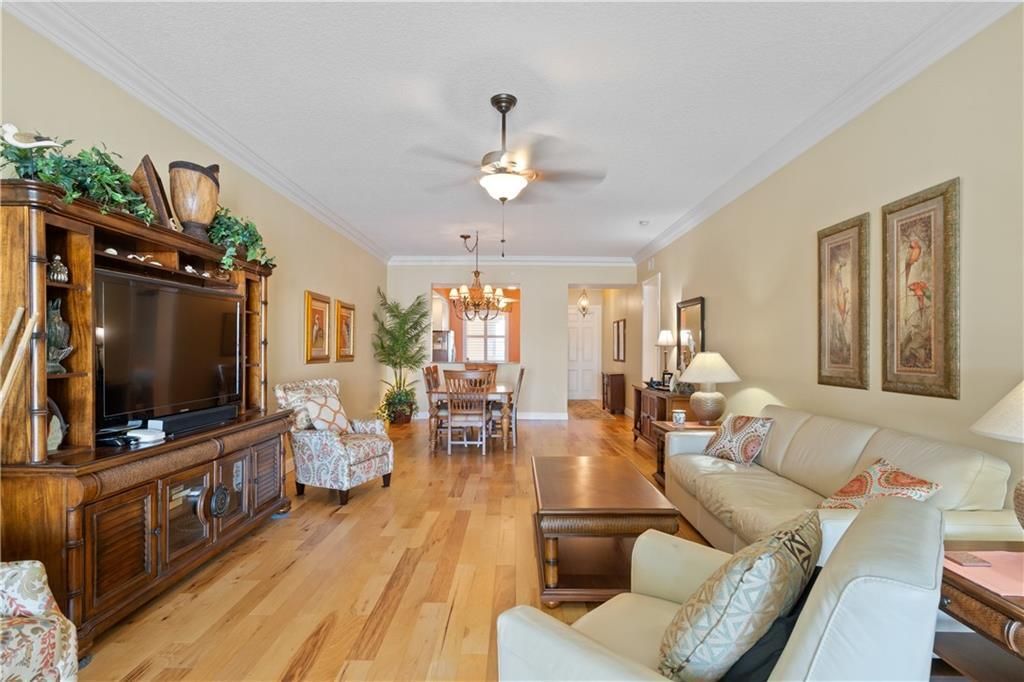 For Sale: $410,000 (2 beds, 2 baths, 1989 Square Feet)