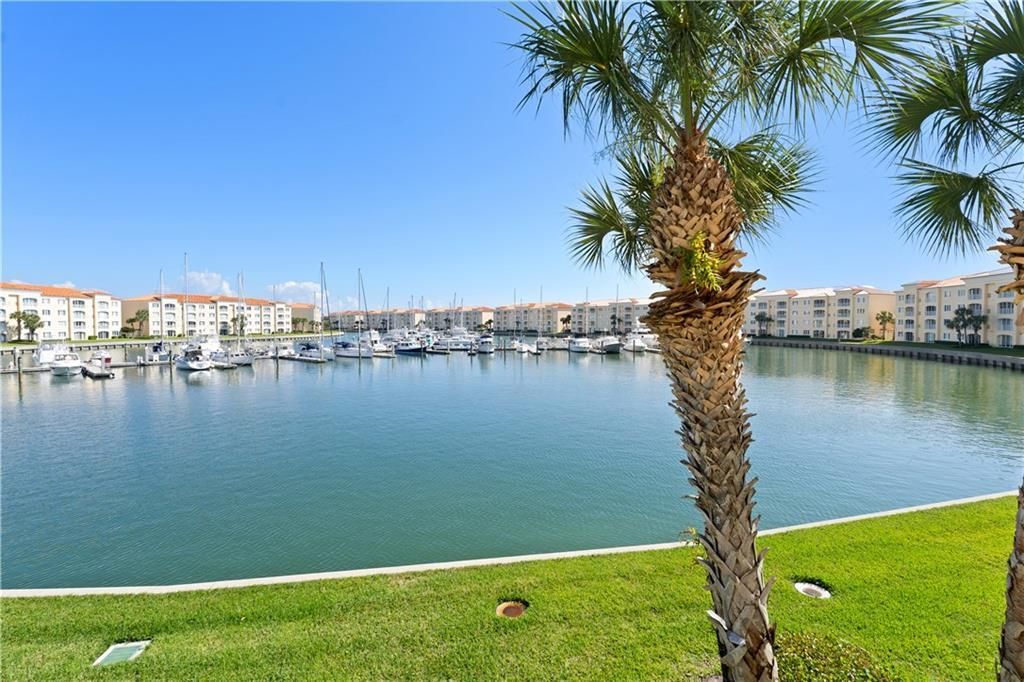 For Sale: $410,000 (2 beds, 2 baths, 1989 Square Feet)