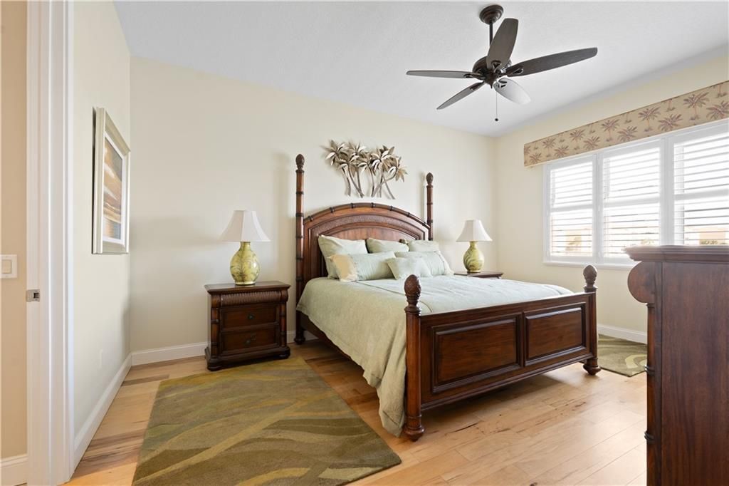 For Sale: $410,000 (2 beds, 2 baths, 1989 Square Feet)