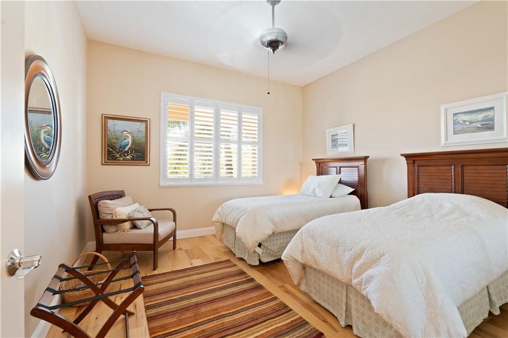 For Sale: $410,000 (2 beds, 2 baths, 1989 Square Feet)