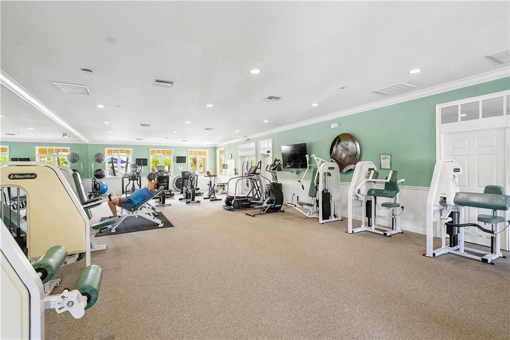 For Sale: $410,000 (2 beds, 2 baths, 1989 Square Feet)