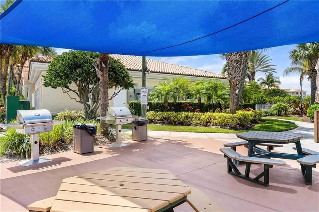 For Sale: $410,000 (2 beds, 2 baths, 1989 Square Feet)