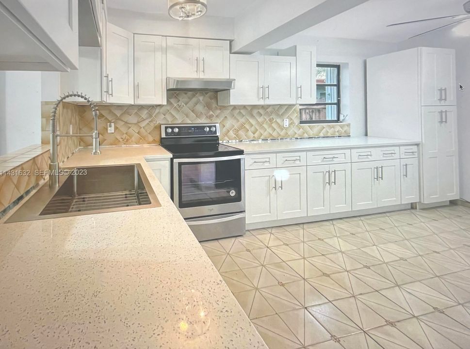 For Rent: $3,500 (3 beds, 3 baths, 1824 Square Feet)