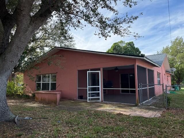 待售: $348,000 (3 贝兹, 2 浴室, 2076 平方英尺)