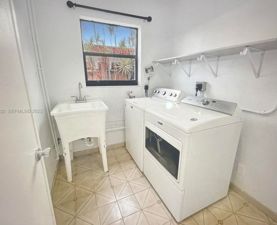 For Rent: $3,500 (3 beds, 3 baths, 1824 Square Feet)