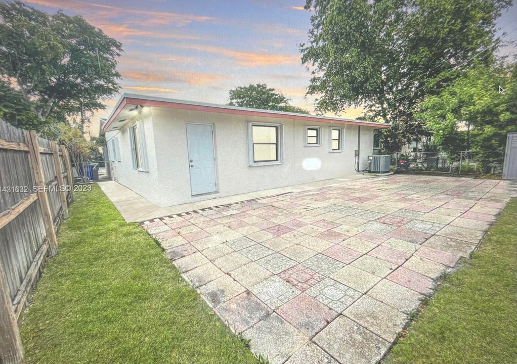 For Rent: $3,500 (3 beds, 3 baths, 1824 Square Feet)