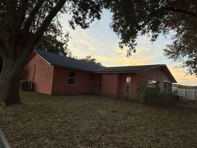 待售: $348,000 (3 贝兹, 2 浴室, 2076 平方英尺)