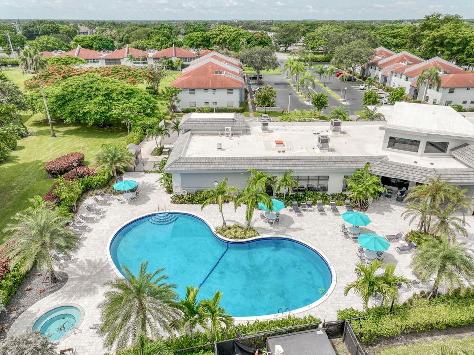 For Sale: $259,000 (2 beds, 2 baths, 1044 Square Feet)