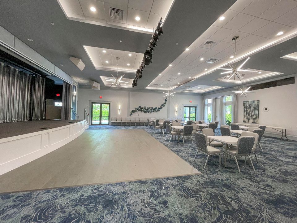 For Sale: $259,000 (2 beds, 2 baths, 1044 Square Feet)