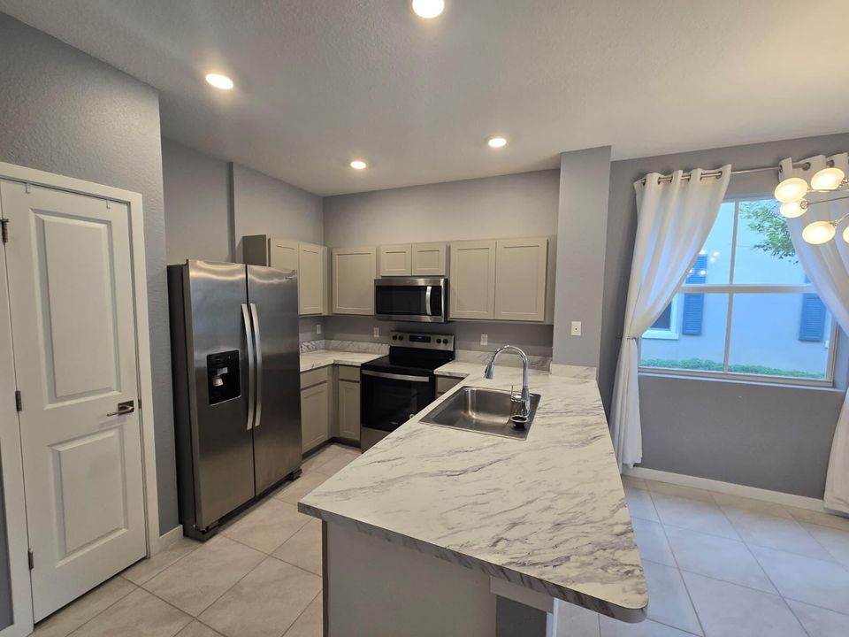 В аренду: $2,900 (3 спален, 2 ванн, 1314 Квадратных фут)