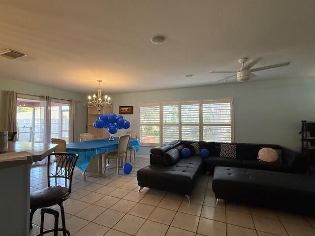 待售: $348,000 (3 贝兹, 2 浴室, 2076 平方英尺)