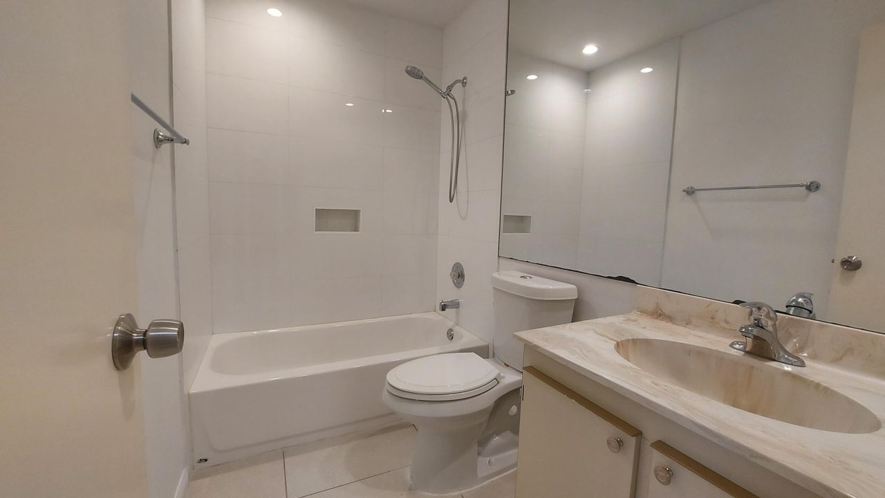 For Sale: $245,000 (2 beds, 2 baths, 1125 Square Feet)