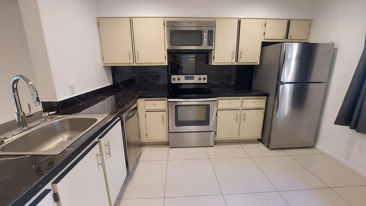 For Sale: $245,000 (2 beds, 2 baths, 1125 Square Feet)