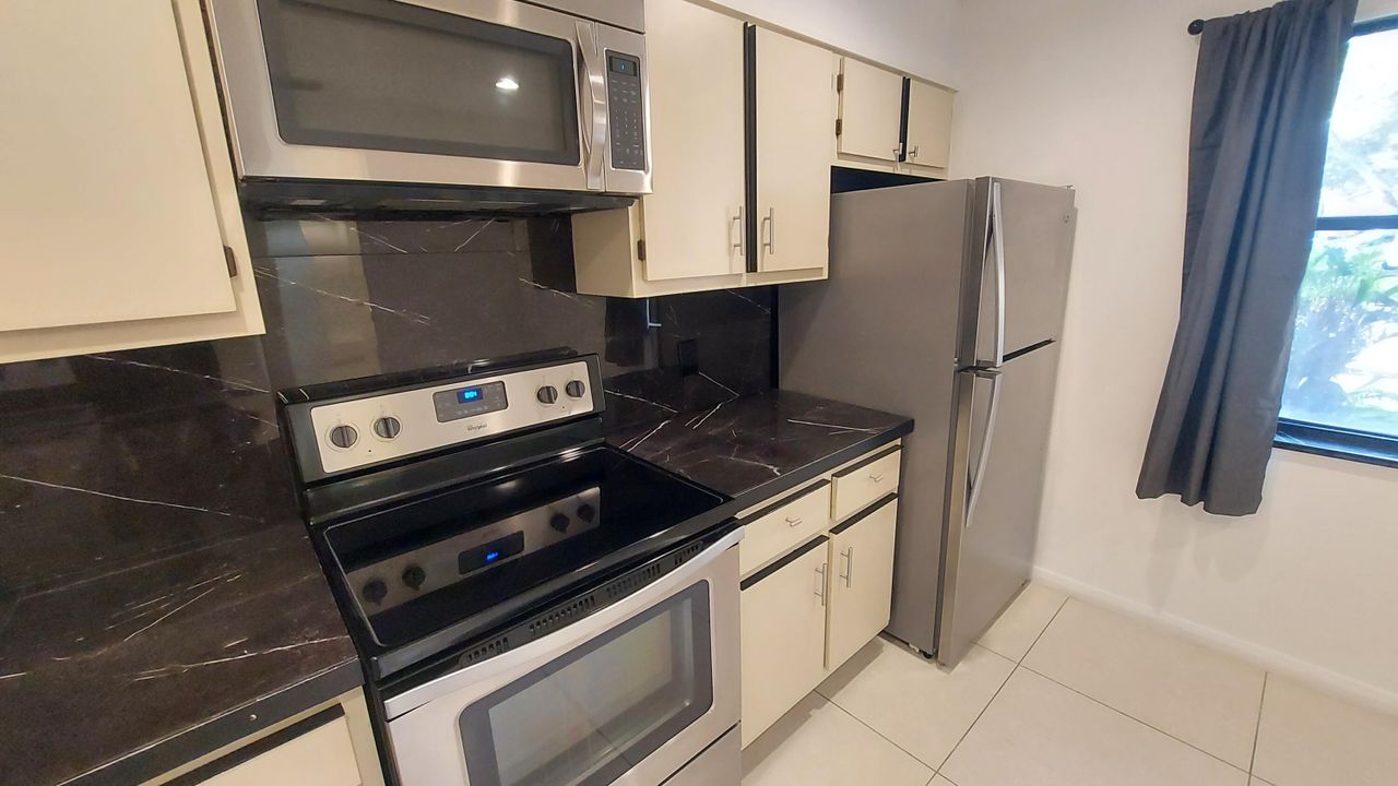For Sale: $245,000 (2 beds, 2 baths, 1125 Square Feet)