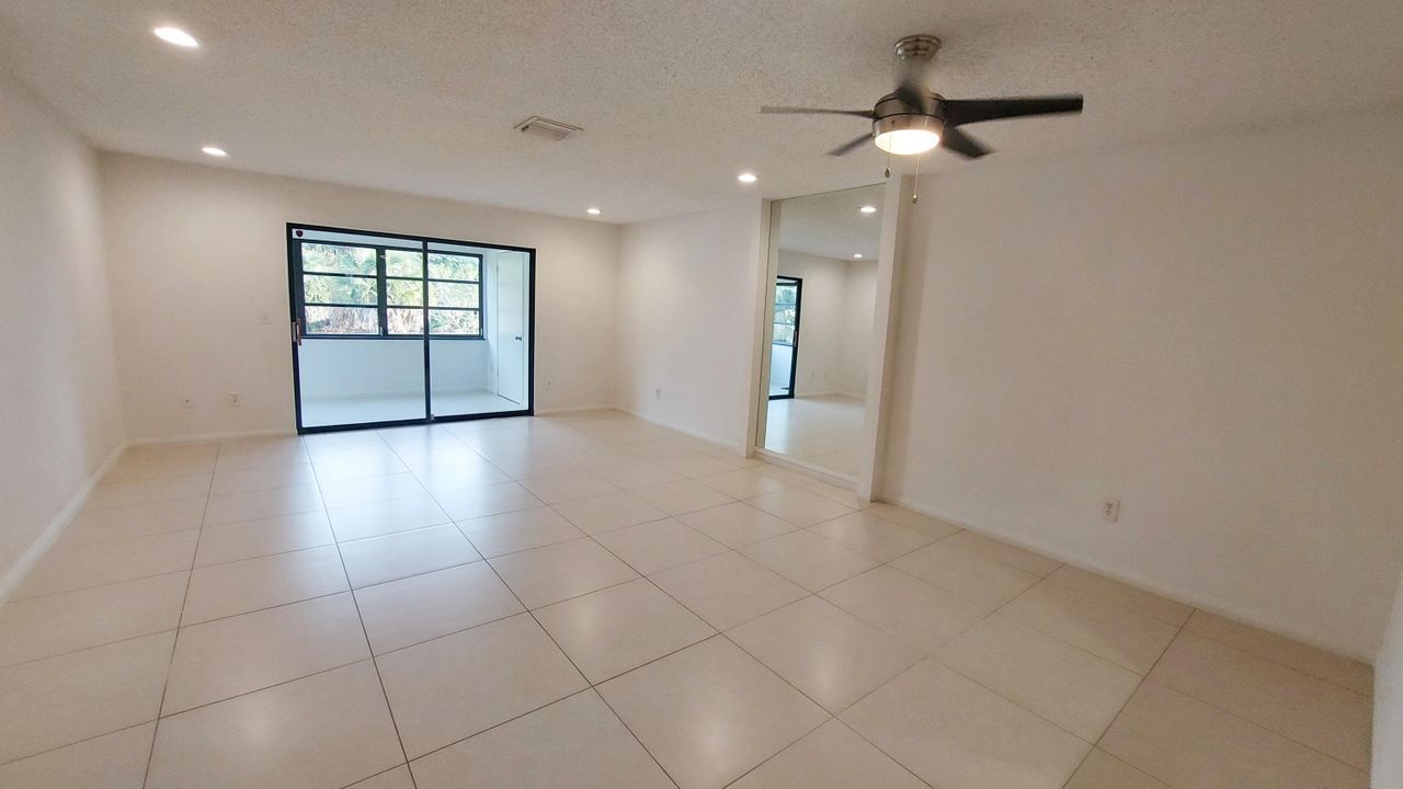 For Sale: $245,000 (2 beds, 2 baths, 1125 Square Feet)