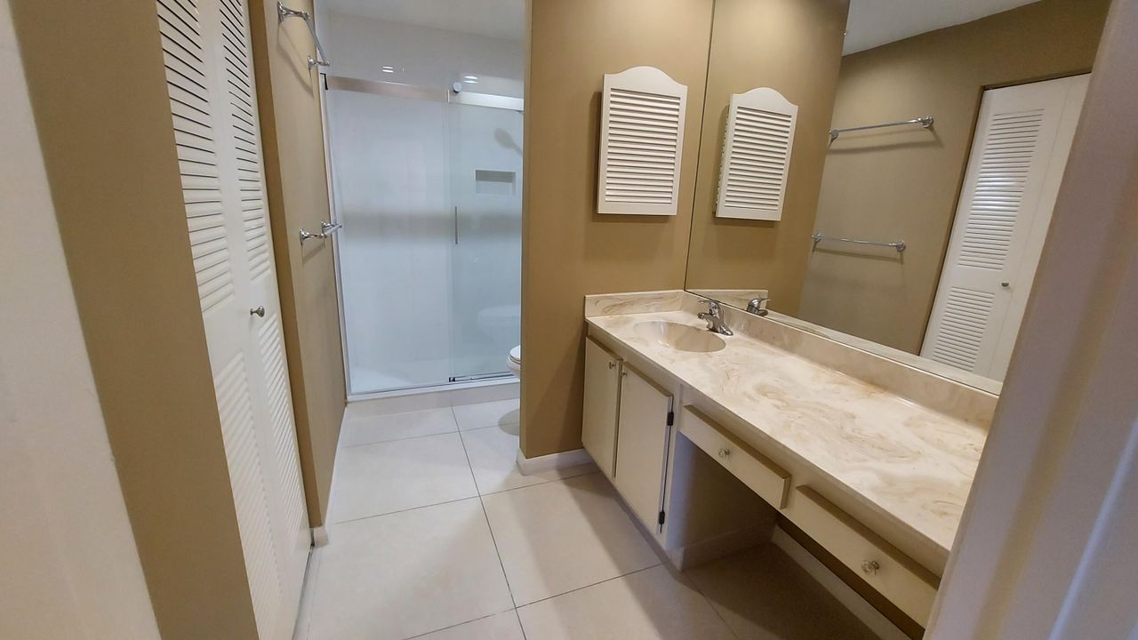 For Sale: $245,000 (2 beds, 2 baths, 1125 Square Feet)