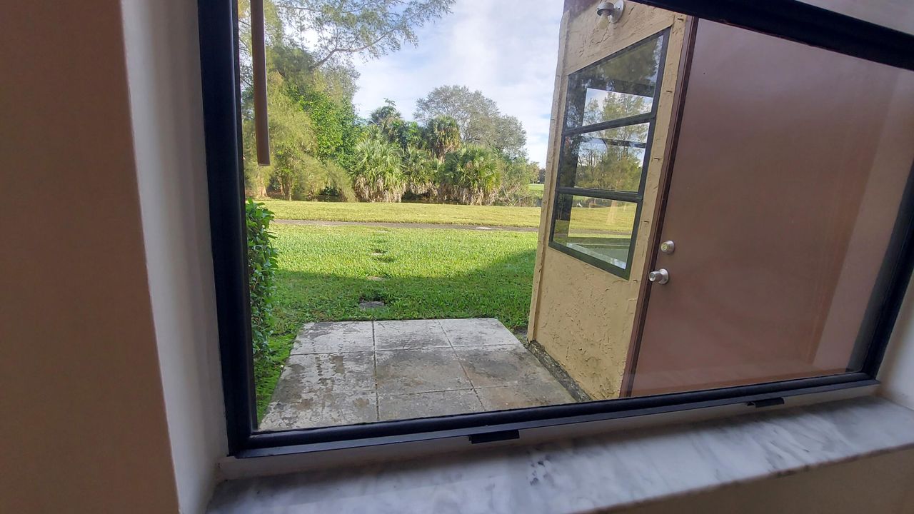 For Sale: $245,000 (2 beds, 2 baths, 1125 Square Feet)