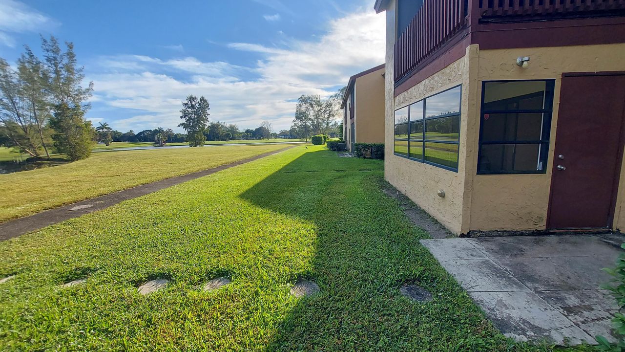 For Sale: $245,000 (2 beds, 2 baths, 1125 Square Feet)