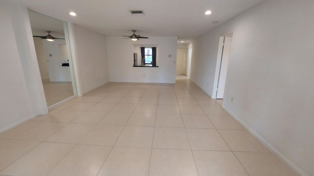 For Sale: $245,000 (2 beds, 2 baths, 1125 Square Feet)