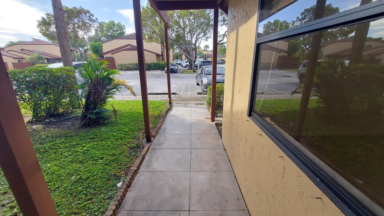 For Sale: $245,000 (2 beds, 2 baths, 1125 Square Feet)