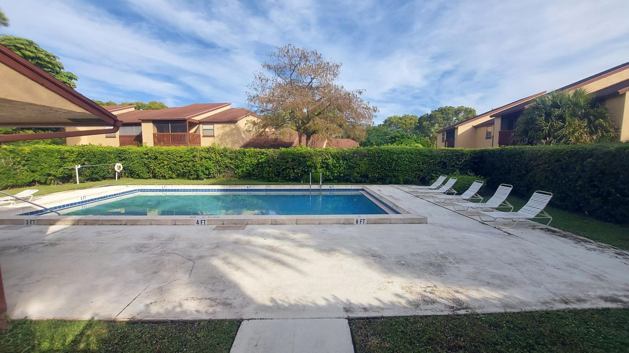 For Sale: $245,000 (2 beds, 2 baths, 1125 Square Feet)