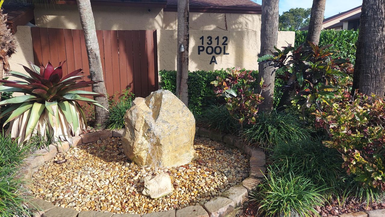 For Sale: $245,000 (2 beds, 2 baths, 1125 Square Feet)