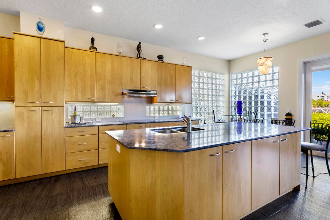 En Venta: $2,000,000 (3 camas, 3 baños, 2943 Pies cuadrados)