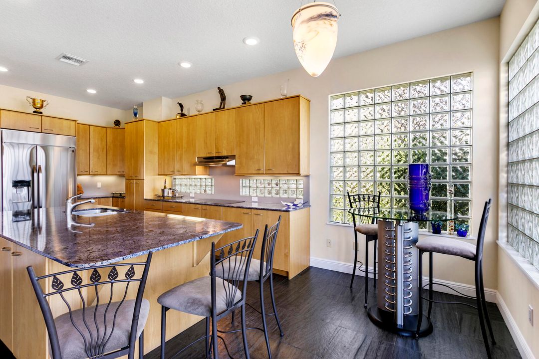 En Venta: $2,000,000 (3 camas, 3 baños, 2943 Pies cuadrados)