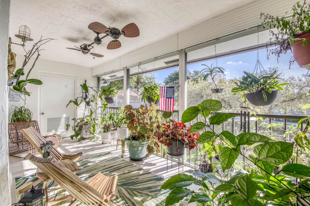 For Sale: $259,000 (2 beds, 2 baths, 1044 Square Feet)