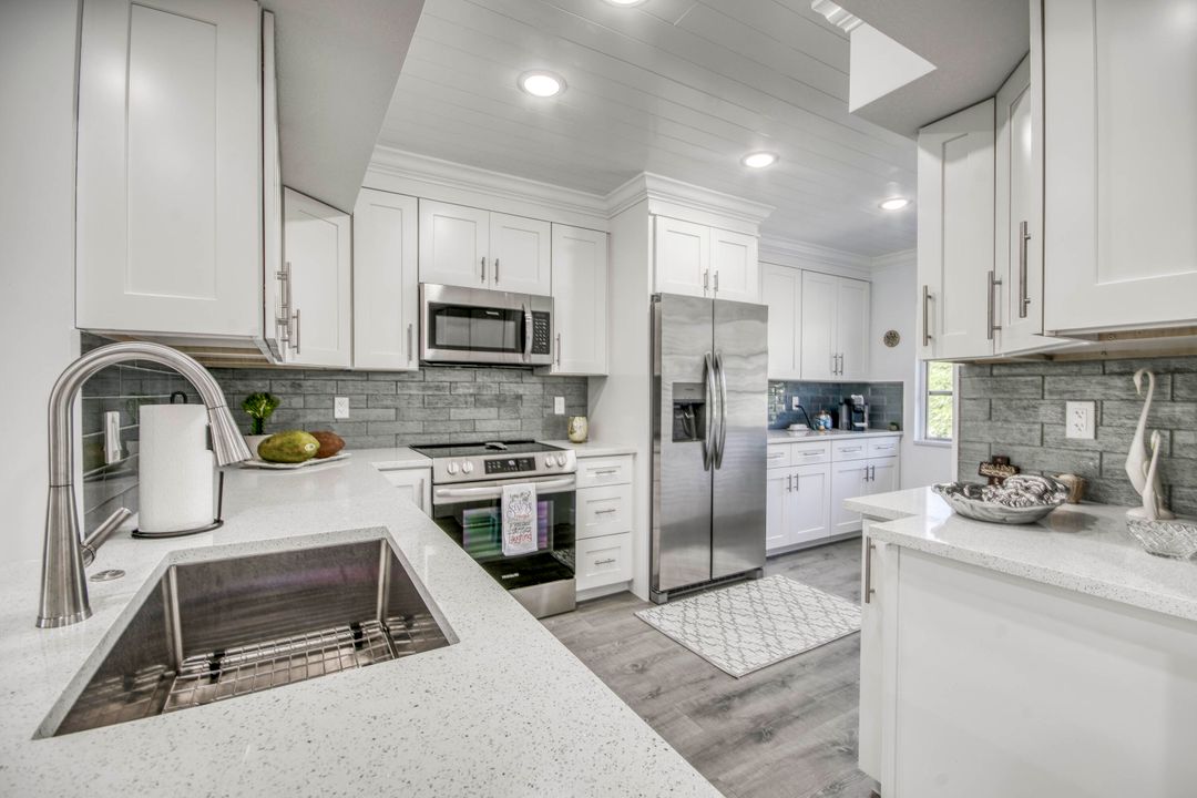 For Sale: $259,000 (2 beds, 2 baths, 1044 Square Feet)