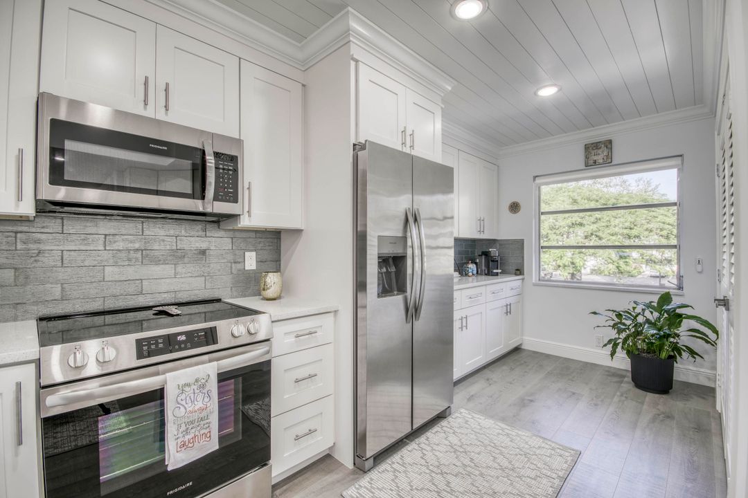 For Sale: $259,000 (2 beds, 2 baths, 1044 Square Feet)