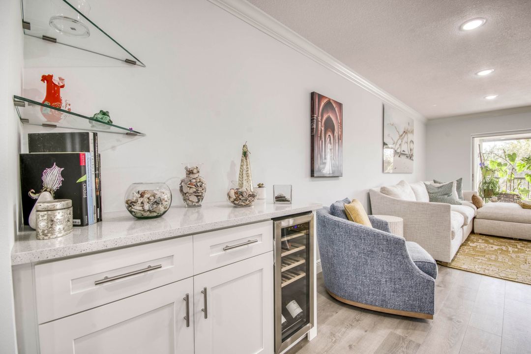 For Sale: $259,000 (2 beds, 2 baths, 1044 Square Feet)