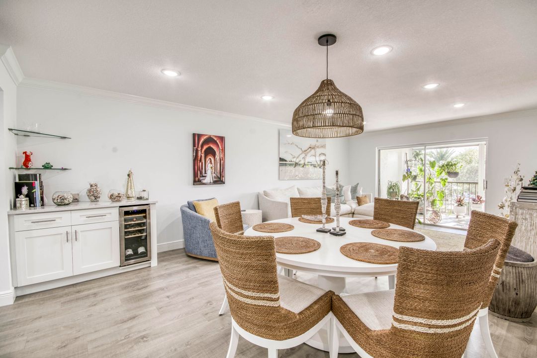 For Sale: $259,000 (2 beds, 2 baths, 1044 Square Feet)