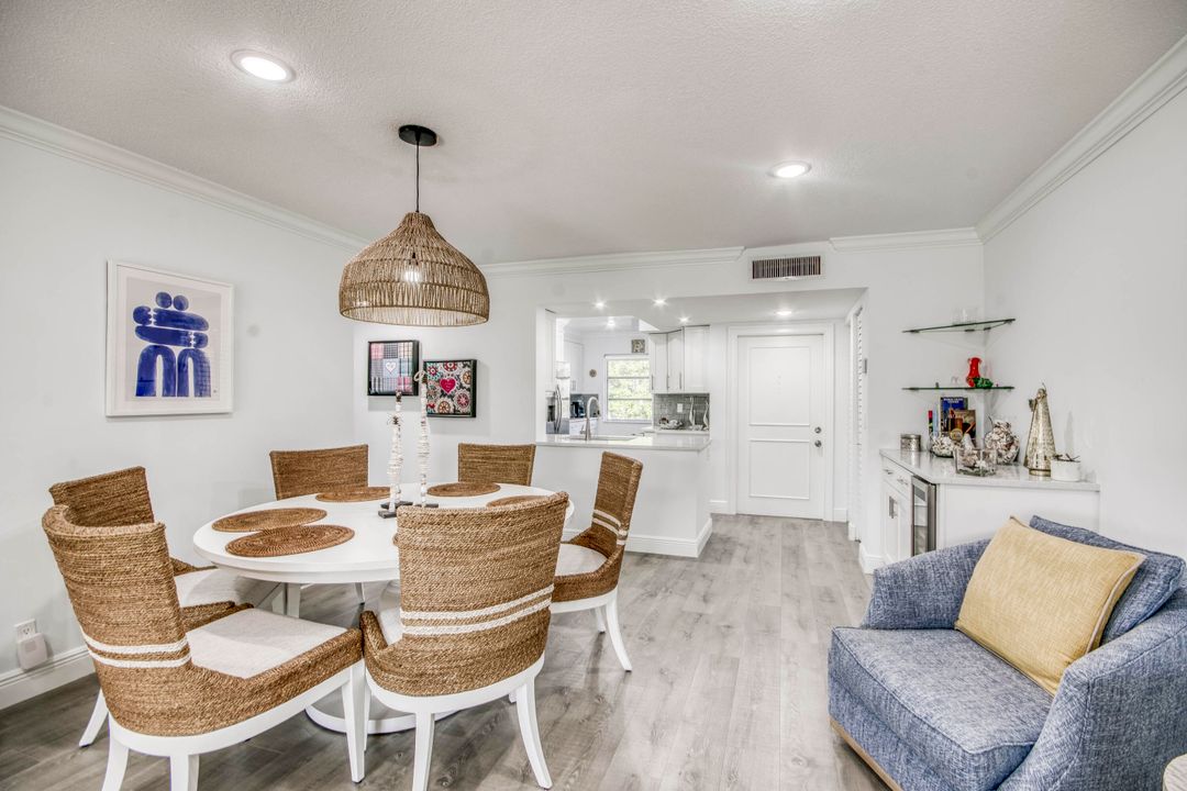 For Sale: $259,000 (2 beds, 2 baths, 1044 Square Feet)