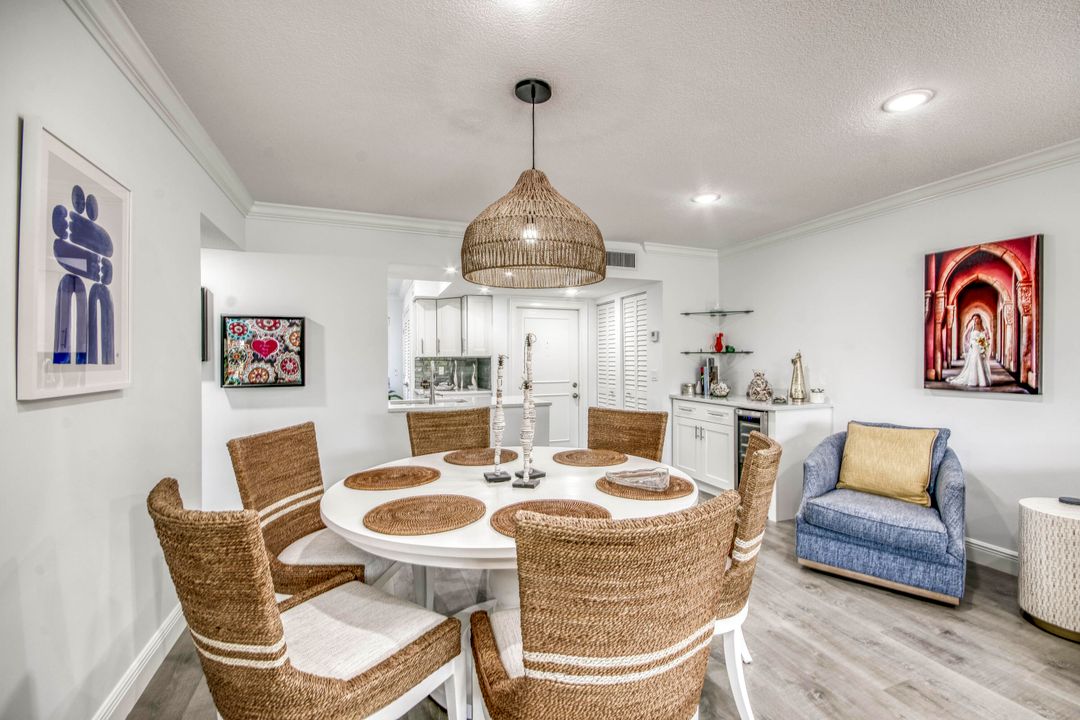 For Sale: $259,000 (2 beds, 2 baths, 1044 Square Feet)