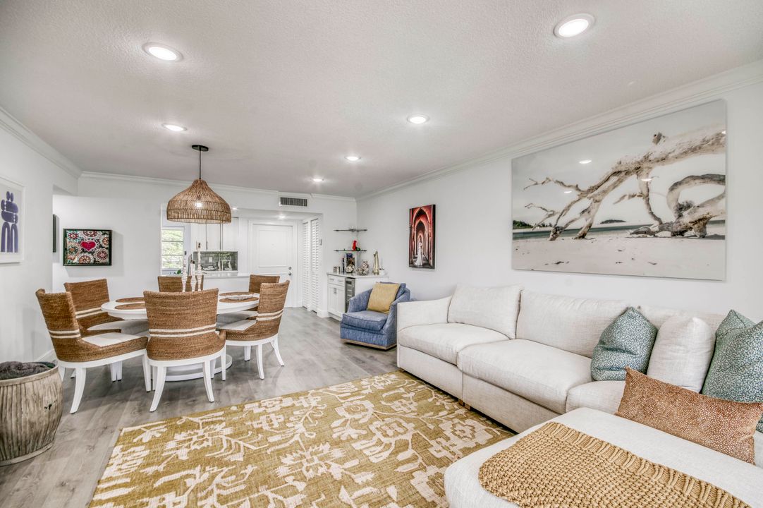 For Sale: $259,000 (2 beds, 2 baths, 1044 Square Feet)